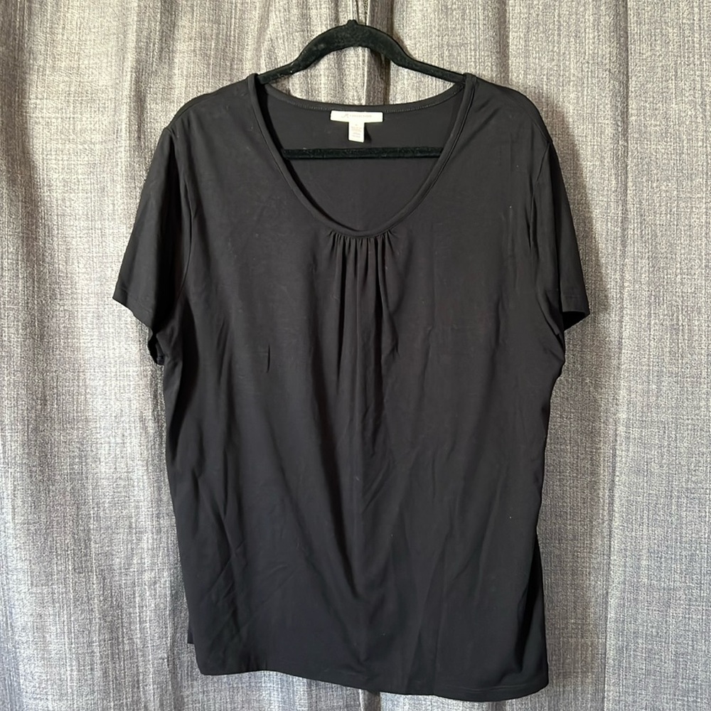 JM collection black short sleeve tshirt with pleated neckline size XL